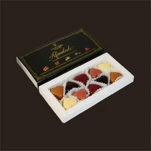 Caixa de bombons de chocolate sortidos.