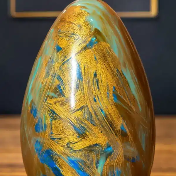 Foto de ovo de caramelo toffee pintado à mão