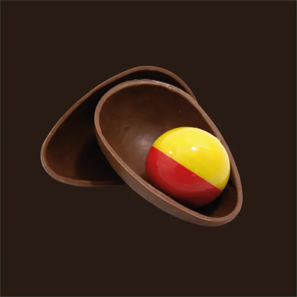 Ovo de chocolate com bola de brinde.
