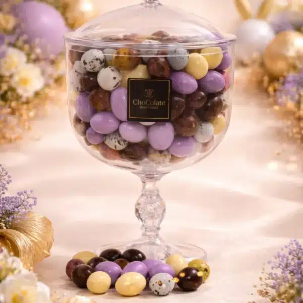 Taça ilustrativa com amêndoas sortidas dentro.