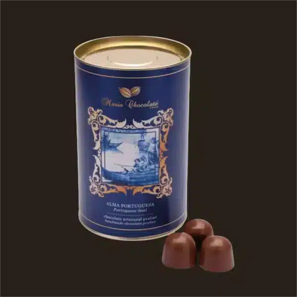 Lata de bombons de chocolate com recheio.