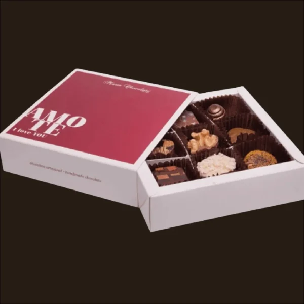 Caixa de bombons de chocolate sortidos.