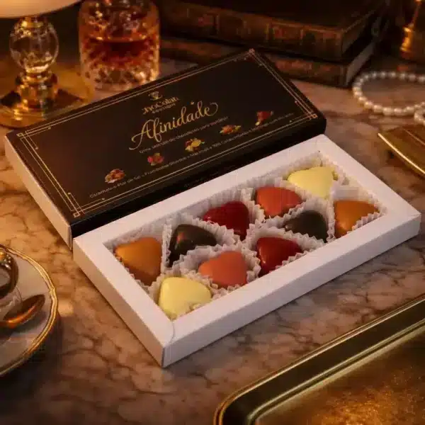 Caixa de bombons sortidos de chocolate.