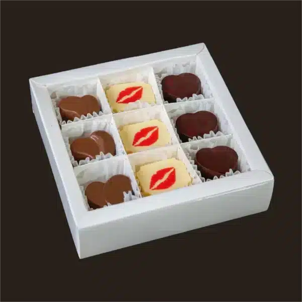 Caixa de bombons de chocolate sortidos.