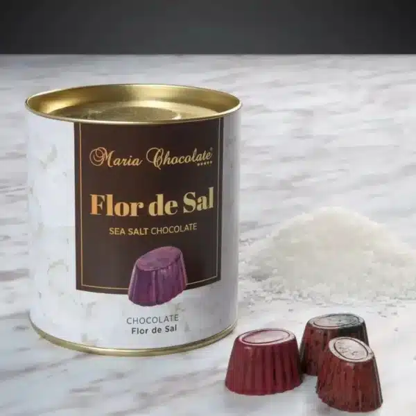 Lata de bombons de chocolate com recheio.