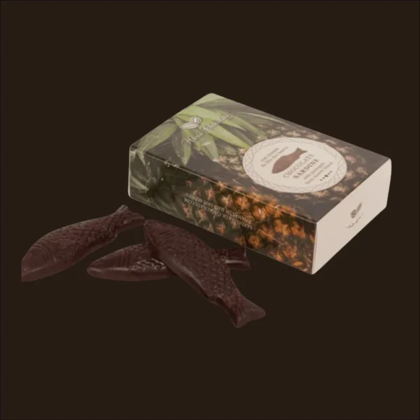 Lata de sardinha de chocolate com recheio.