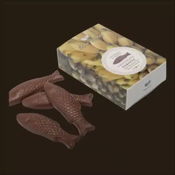 Lata de sardinha de chocolate com recheio.