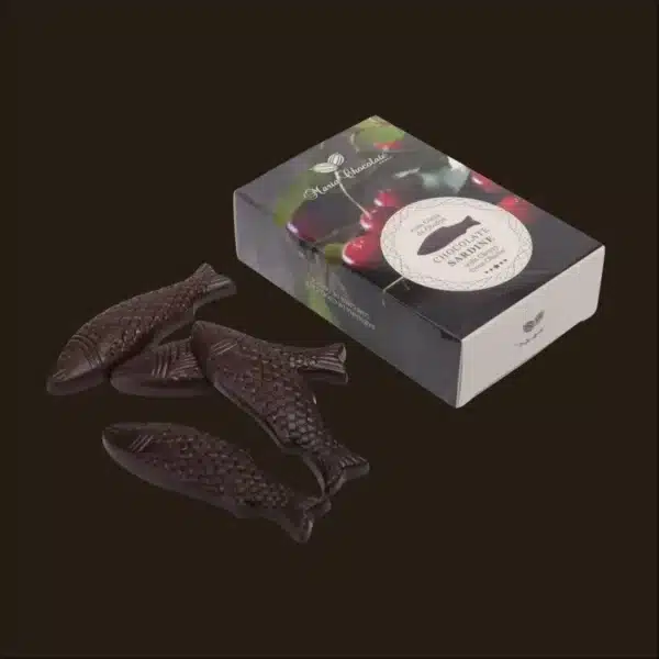 Lata de sardinha de chocolate com recheio.