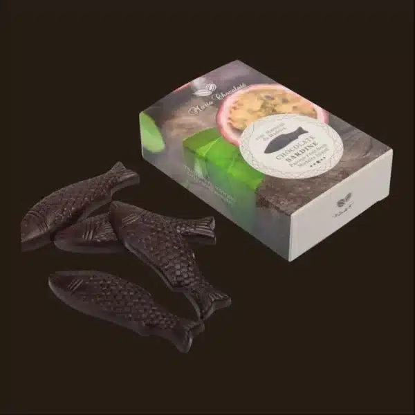 Lata de sardinha de chocolate com recheio.