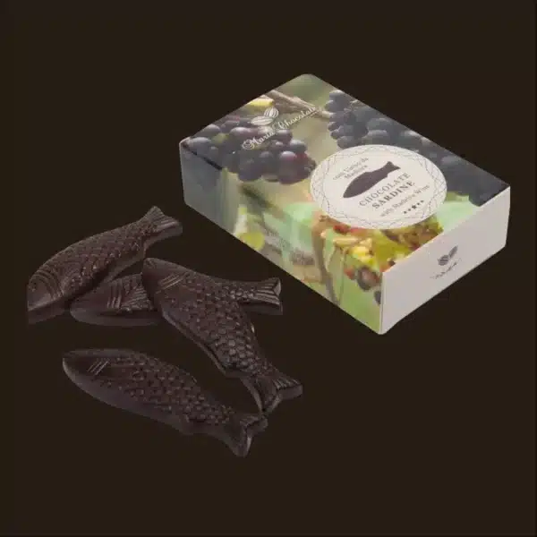 Lata de sardinha de chocolate com recheio.