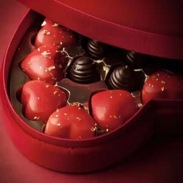 Caixa de bombons chocolate sortidos.