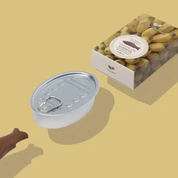 Lata de sardinha de chocolate com recheio.