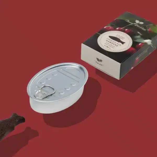 Lata de sardinha de chocolate com recheio.