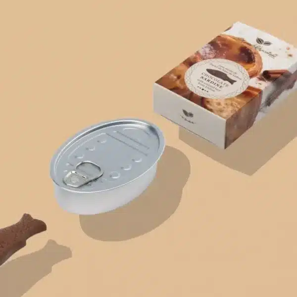 Lata de sardinha de chocolate com recheio.