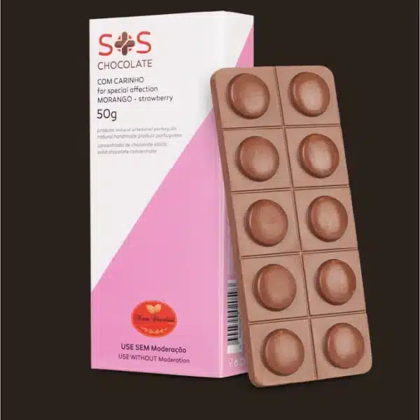 Caixa de chocolate com morango.