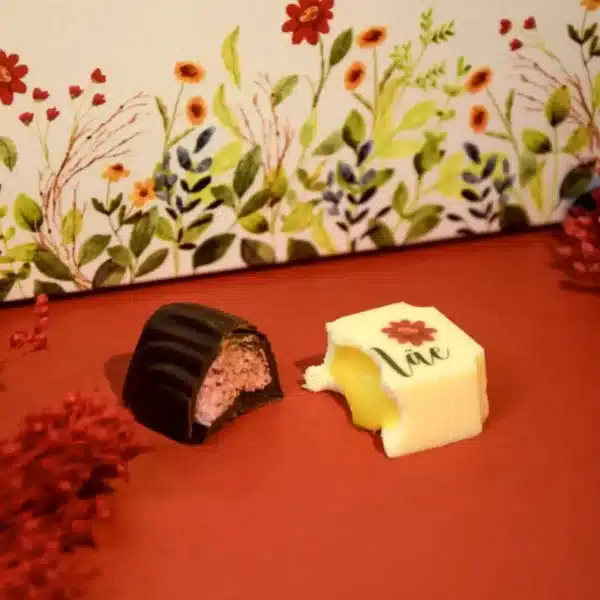 Bombons de chocolate com recheio.