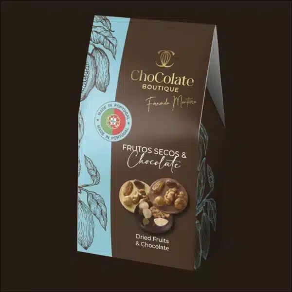Caixa de frutos secos com chocolate.